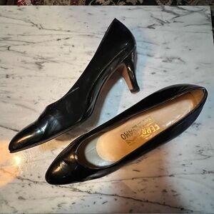 Salvatore Ferragamo Black Patent Leather Heels 9C -GUC